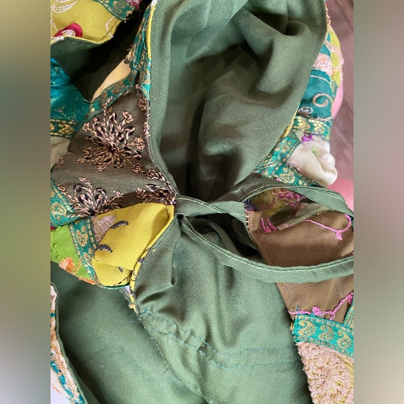 Vintage boho shoulder sac, crossbody, patchwork, olive grn lining w/ tie closure - Picture 8 of 10